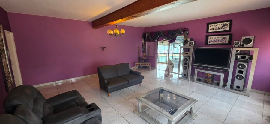 6 Bedroom Property for Sale in Wilkeville North West